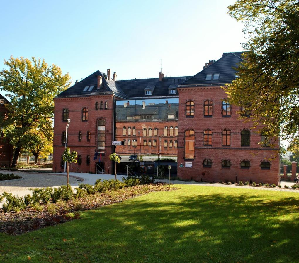 Szkolne Schronisko Młodzieżowe Dąbrówka Prudnik Exterior foto
