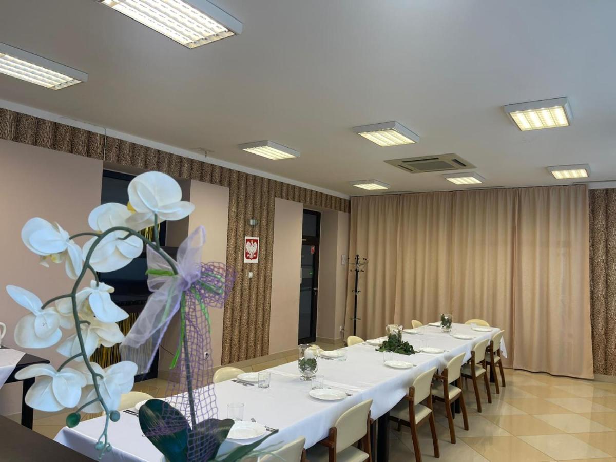 Szkolne Schronisko Młodzieżowe Dąbrówka Prudnik Exterior foto